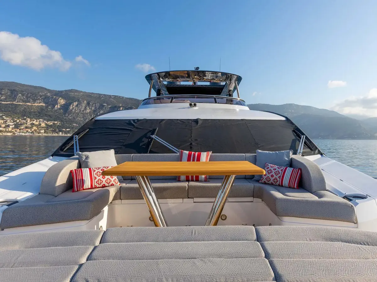 Sunseeker 86, flybridge — Athens Yachts Rental, Athens. Sunseeker 86 — 3m