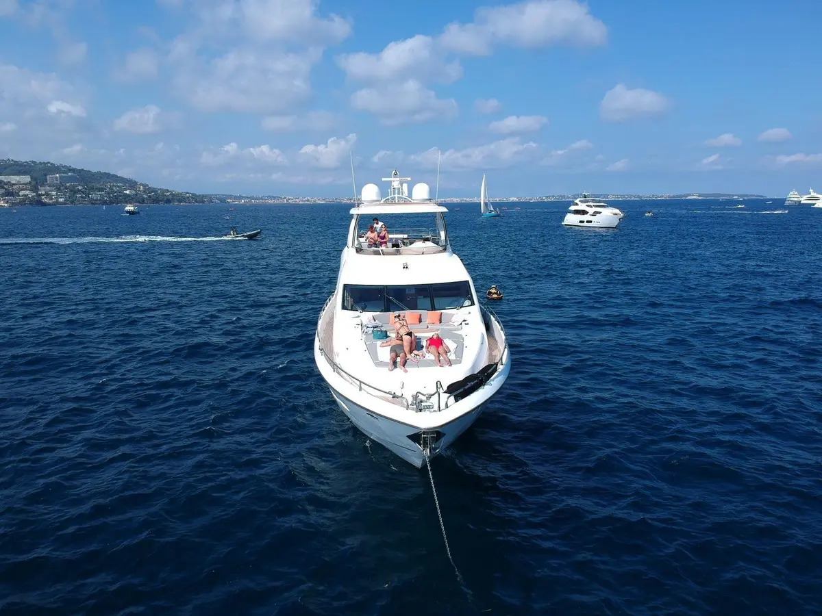 Sunseeker 88, master cabin — Athens Yachts Rental, Athens. Sunseeker 88 — 27m