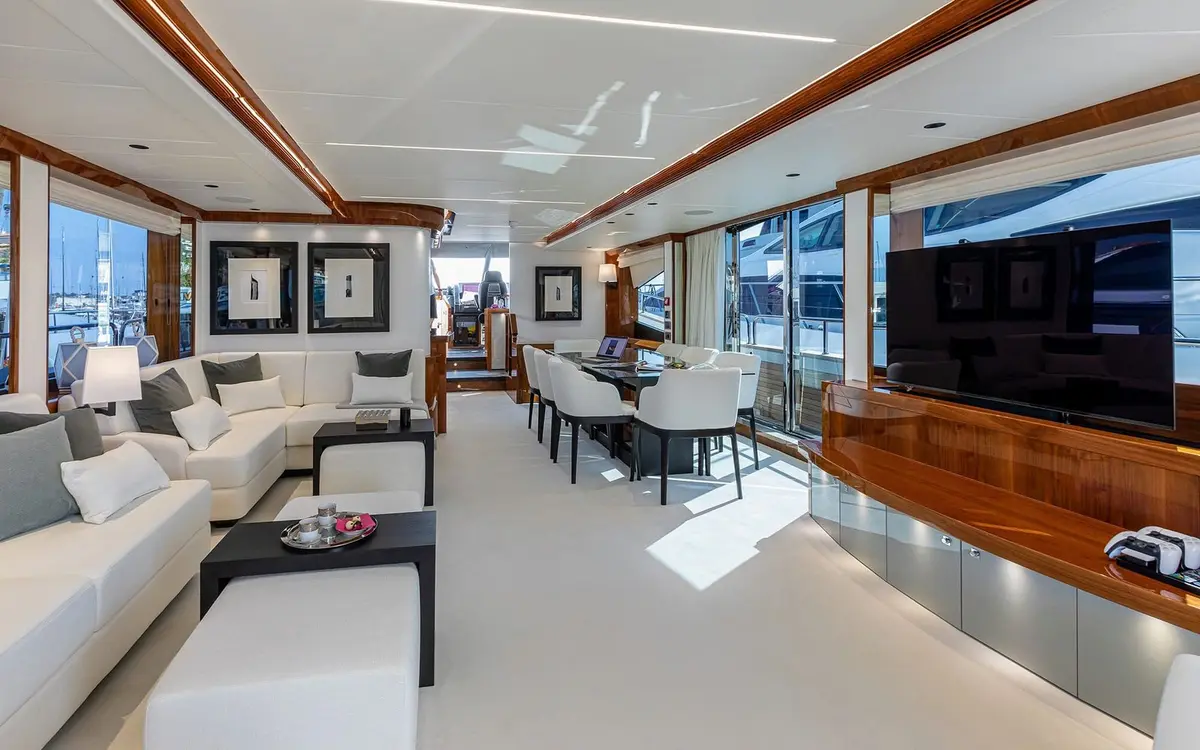 Sunseeker 90, master cabin — Athens Yachts Rental, Athens. Sunseeker 90 — 28m