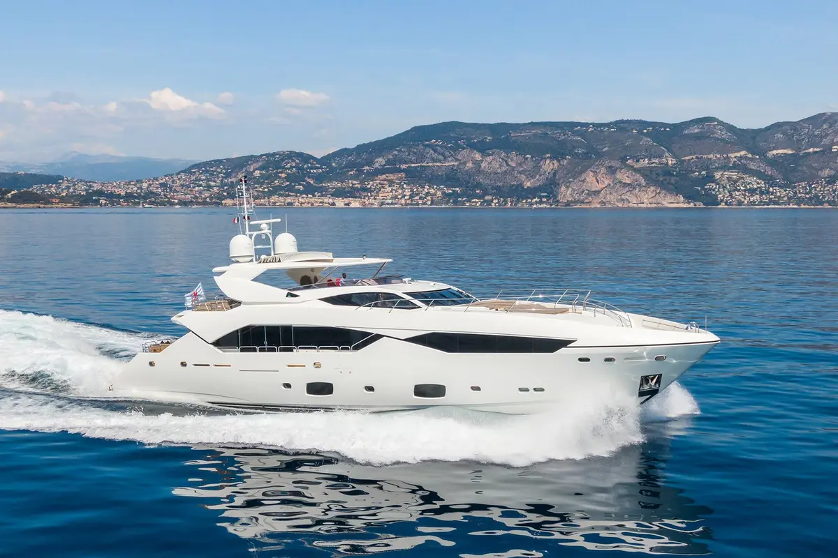 Sunseeker 115, main deck — Athens Yachts Rental, Athens. Sunseeker 115 — 35m