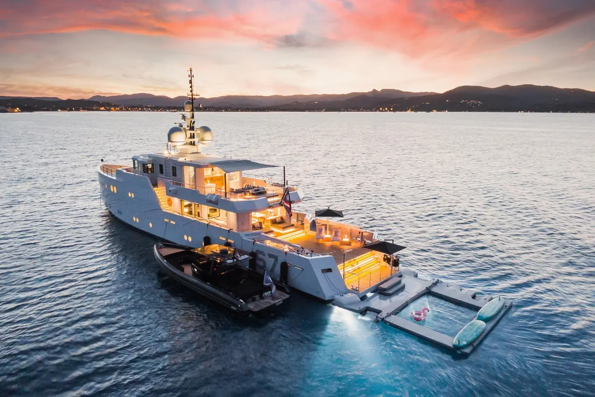 Tansu 40m, exterior — Athens Yachts Rental, Athens. Tansu 40m — 40m