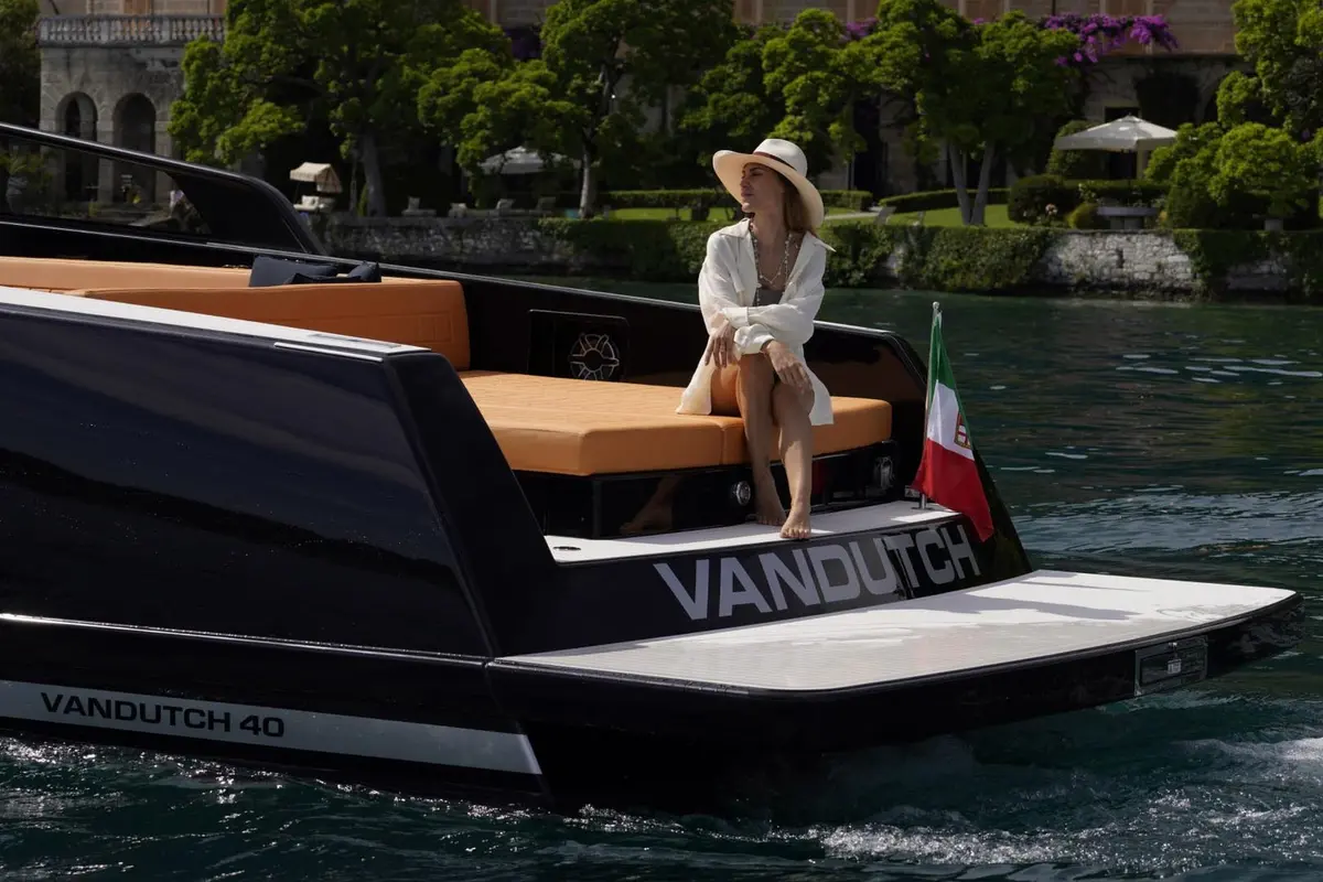 VanDutch 40, салон — Athens Yachts Rental, Афины. VanDutch 40 — 12m