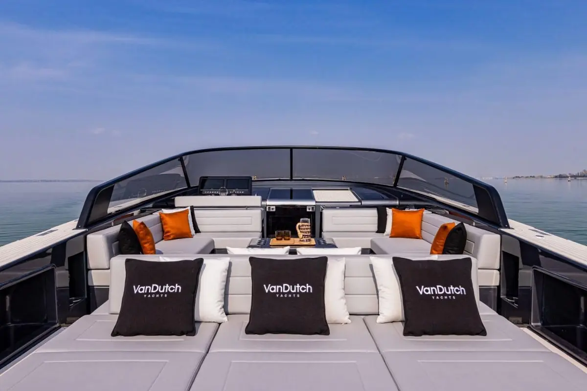 Vandutch 55, cubierta principal — Athens Yachts Rental, Atenas. Vandutch 55 — 16m
