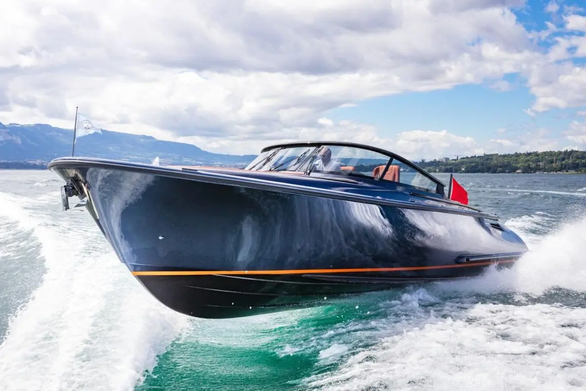 Wajer 38, salon — Athens Yachts Rental, Athens. Wajer 38 — 11.3m