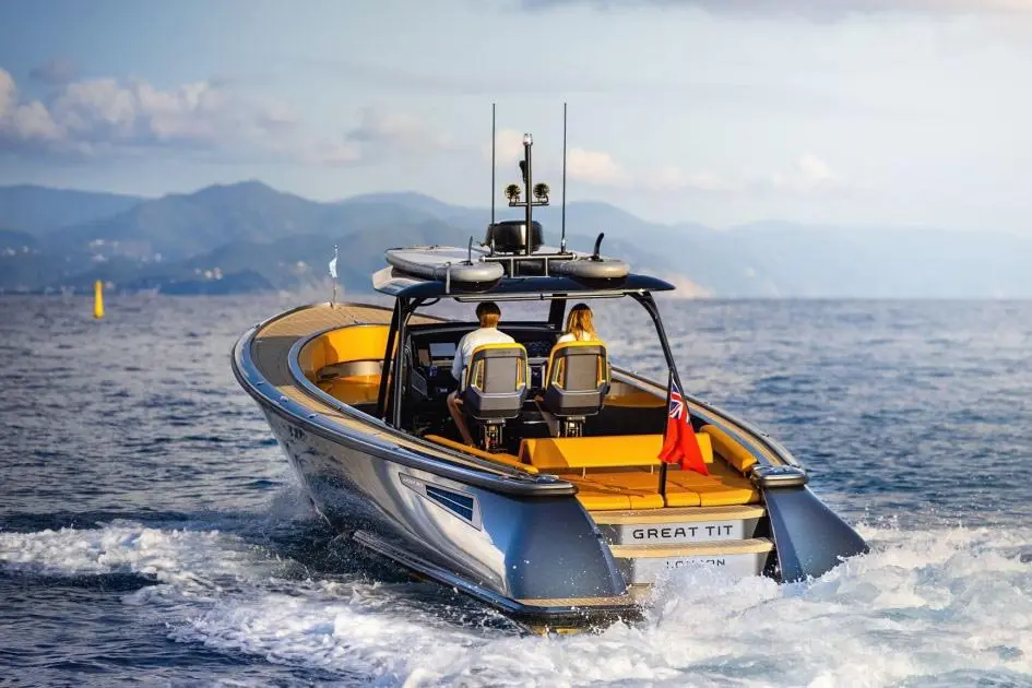 Wajer 38S, salon — Athens Yachts Rental, Athens. Wajer 38S — 11m